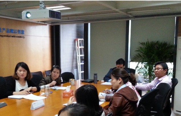 同學(xué)們認(rèn)真聆聽“引導(dǎo)指令”